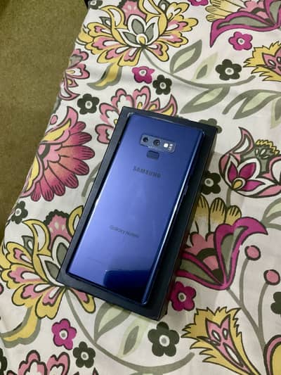 Samsung Galaxy Note 9 with box