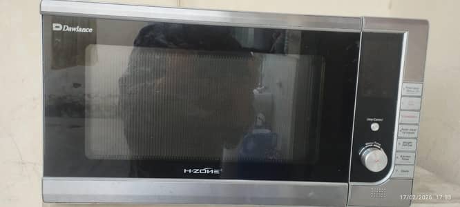 Dawlance ka microwaves hai jisko chaye rabta kry bilkul ok acha hai