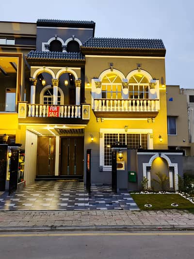 5 Marla Luxury House is Available for Rent in Bahria Town Lahore