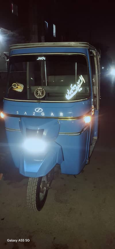 2024 model hai vip rickshaw hai lpg lagi huwi hai