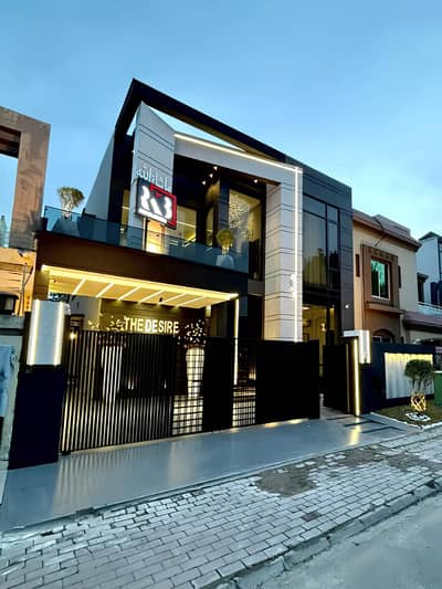 10 Marla Luxury House is Available for Rent in Bahria Town Lahore