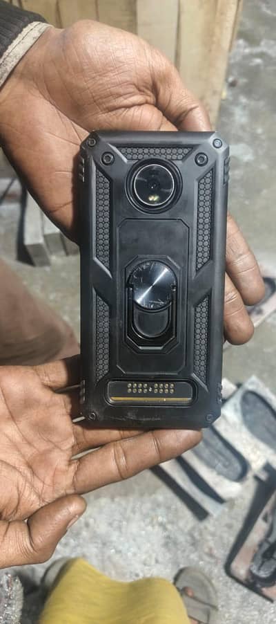 main apna Motorola Z4 sel karna chahta Hoon