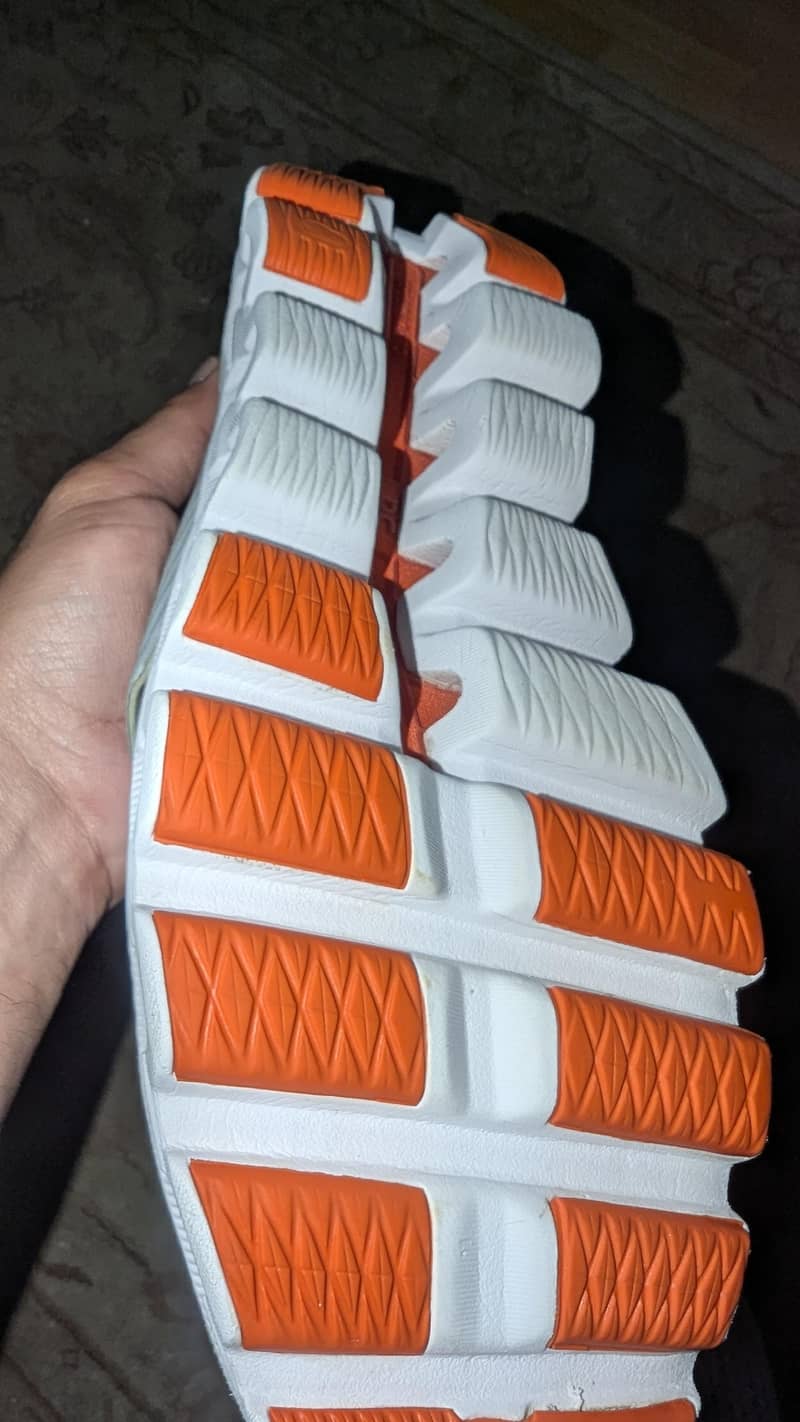 On Cloud (8.5 UK) white color 3