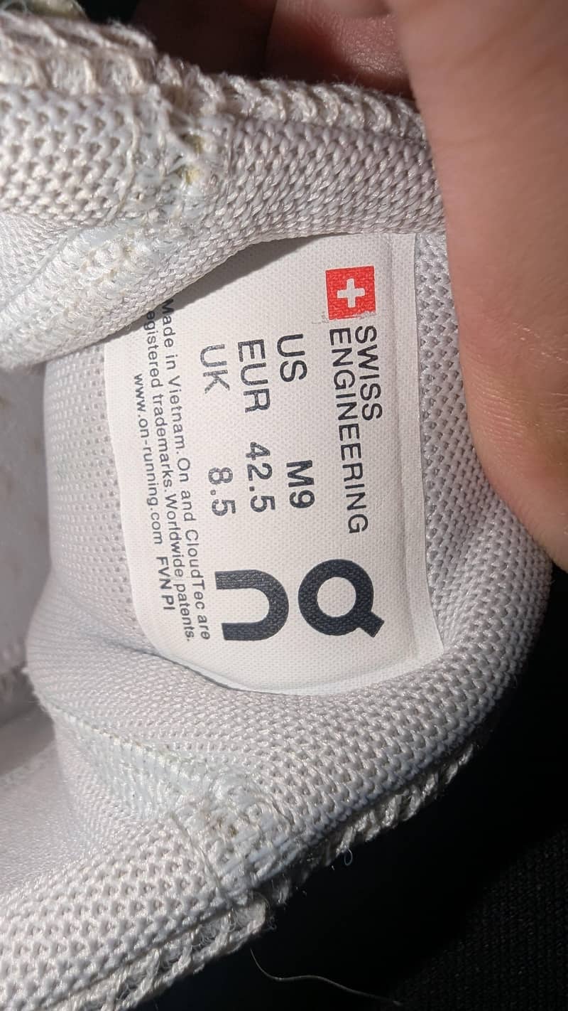 On Cloud (8.5 UK) white color 7