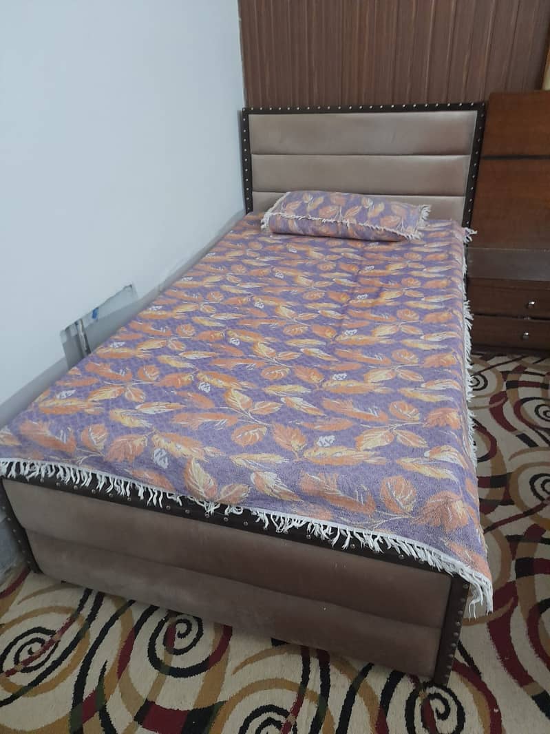 Single bed 0