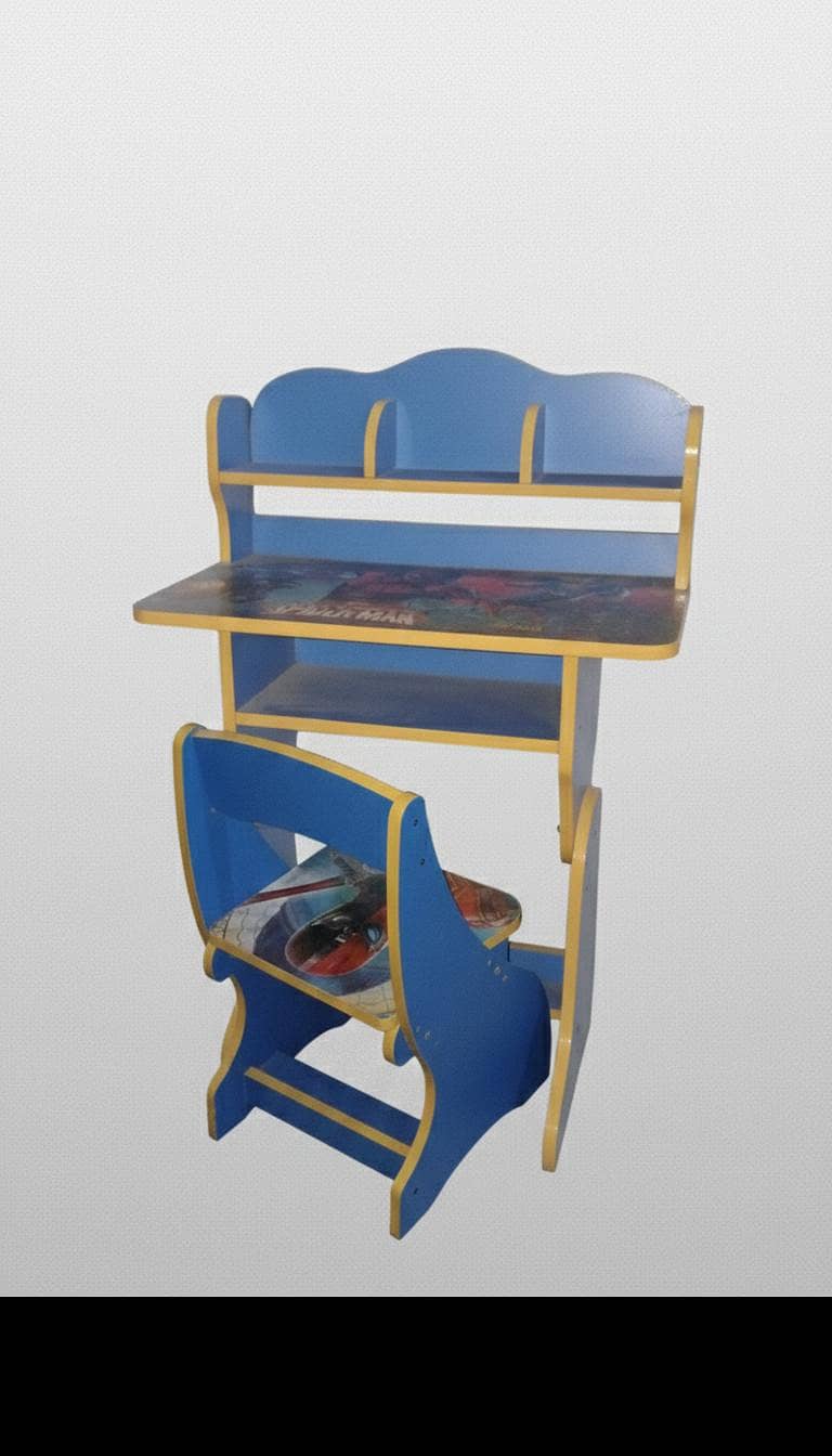 Kids study table 0