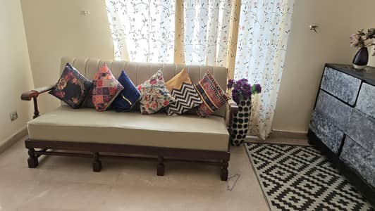 5 seater pure wood original molty foam placed perfect ready to use