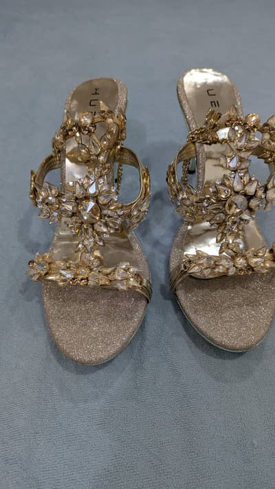 bridle heel, hues brand