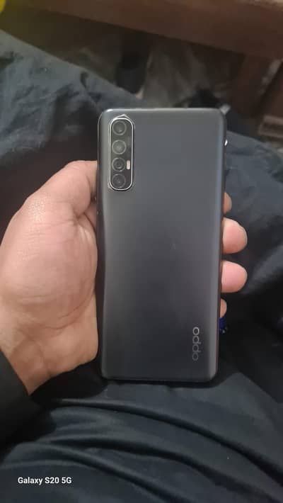 Oppo Reno 3 phone ha