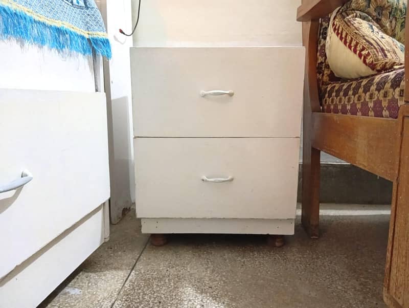 دو سنگل بیڈ ساتھ دو میٹرس 1