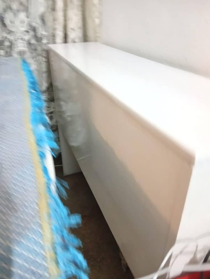 دو سنگل بیڈ ساتھ دو میٹرس 2