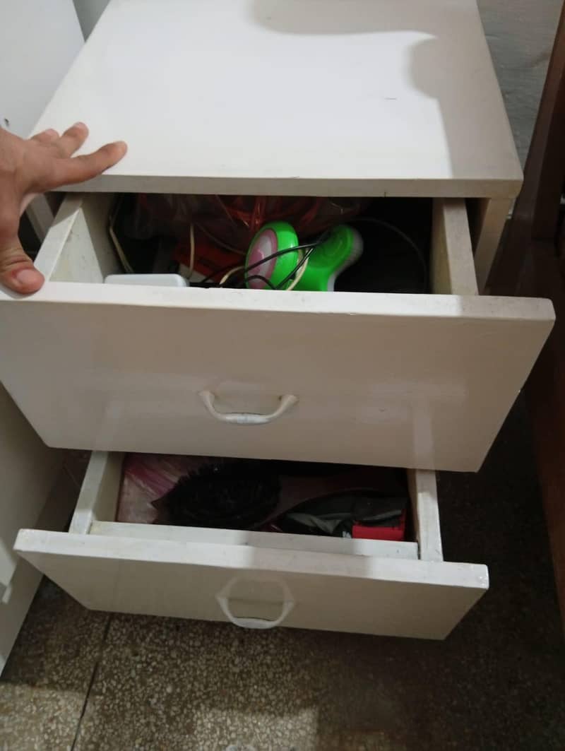 دو سنگل بیڈ ساتھ دو میٹرس 6