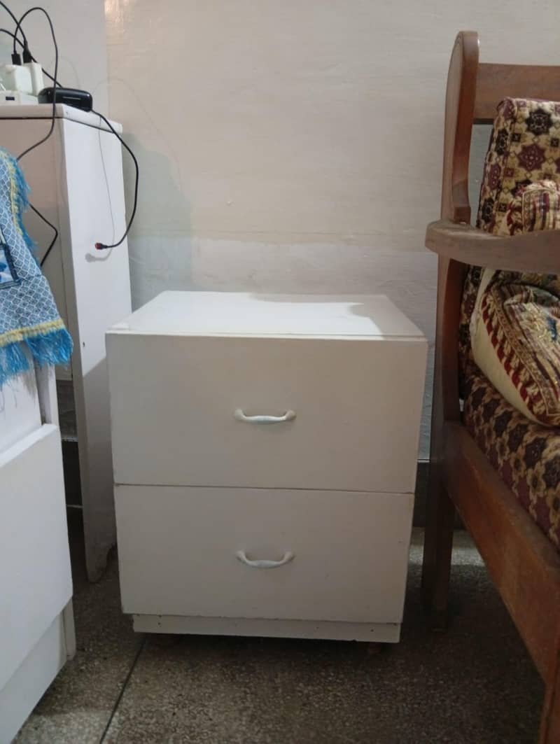 دو سنگل بیڈ ساتھ دو میٹرس 7