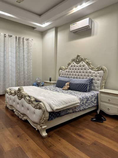 Luxury Royal Victorian King Size Bed Set - Like new only 3 months used