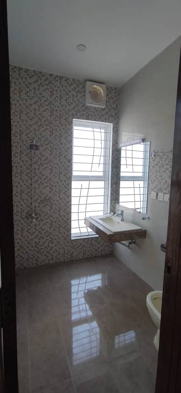 LOWER GROUND SHOP AVAILABLE FOR RENT