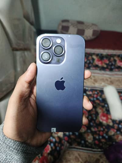 iphone 14 Pro sim lock  BH89%  10/10 condition