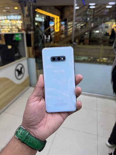 Samsung s10e 8/128
