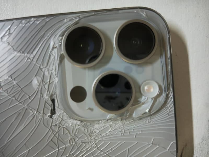 iPhone 15 Pro 3