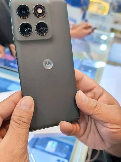 Motorola edge 2025  8+8 / 256