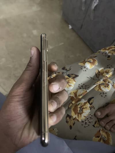 iPhone xs 64 gb factory unlock all okay