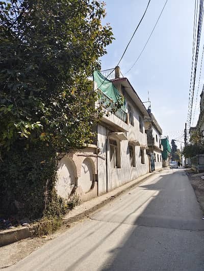 I-10/2 Size 6 Marla corner house for sale location Islamabad Sun face 70 foot road top location
