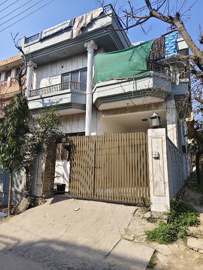 I-10/2 size 6 Marla double story corner house for sale location Islamabad near Markaz 70 foot road top location