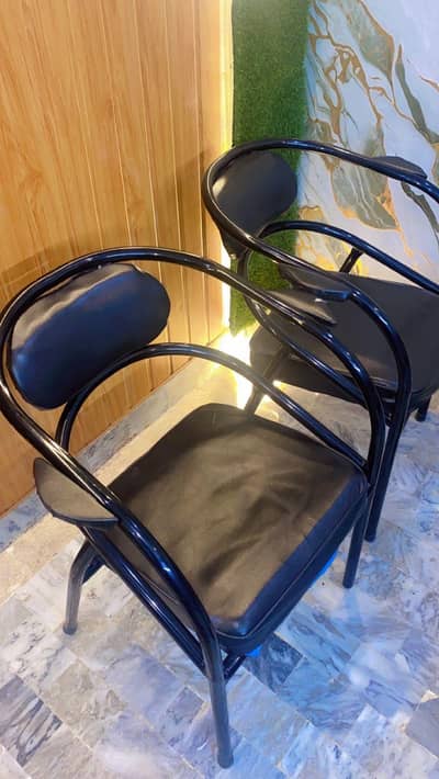 office chairs and table available for sale 10/10 condition