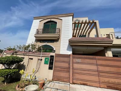 6.5 MARLA HOUSE SLIGHTLY USED WITH REGISTRY AVAILABLE IN PHASE ONE AVAILABLE FOR SALE