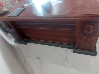 1 office table with chair