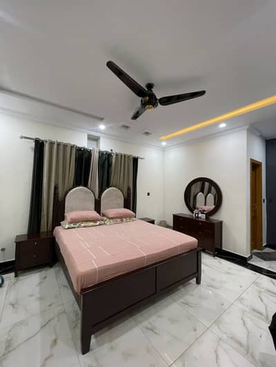 Solid wooden Bed Set in 10/10 condition