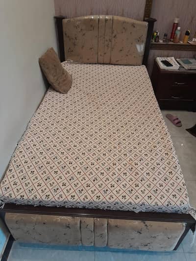 2 single bed with side table