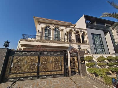 10 Marla Prime Location Beautiful House For Rent