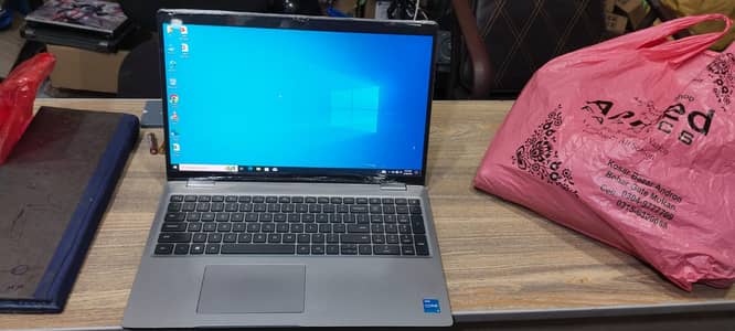 Core i5 11gen 8gb ram 256 gb ssd DDR 4 model dell 3560