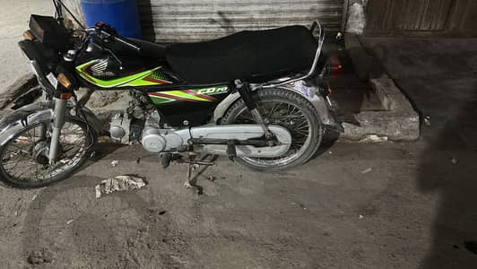 Me ye apni Bike 2019 Model Cd 70 sale kra hu