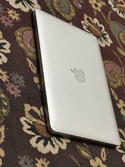 Apple MacBook Pro 2015 (16gb ram/256gb ssd)