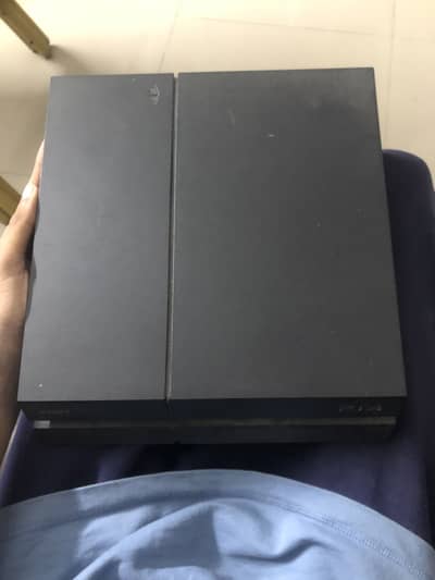 Ps4 fat 1 tb with 5 cds