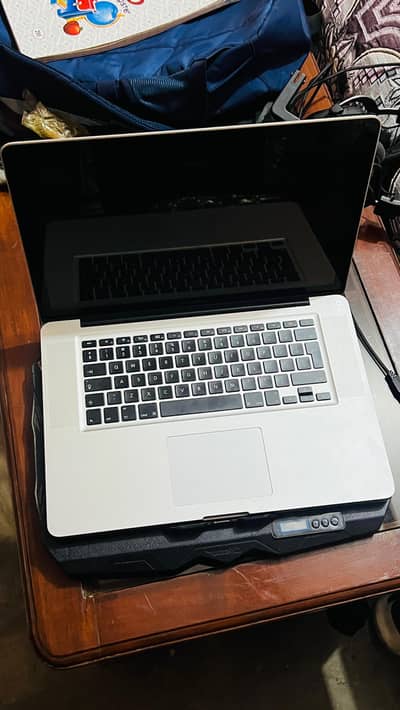 Macbook Pro 8.2 Core i7 second gen. 8 GB ram 500 GB hard.