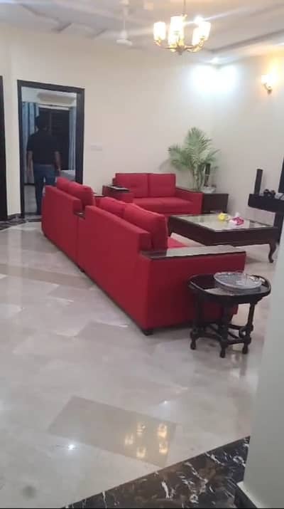 Luxurious 10 Marla Upper Portion For Rent