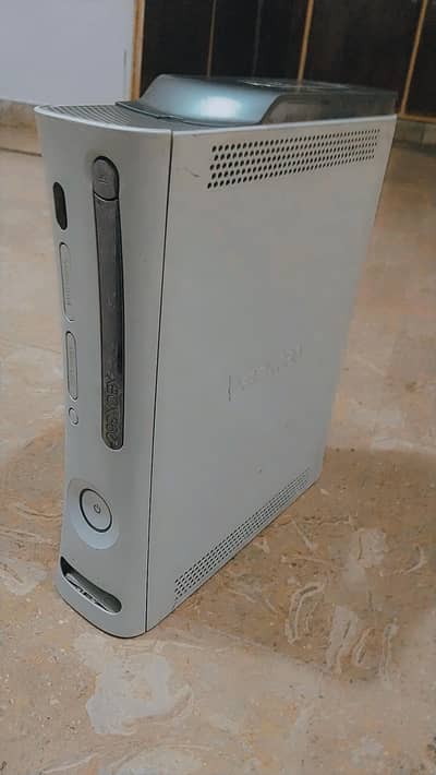 Xbox 360 Slim for Sale – Excellent Condition