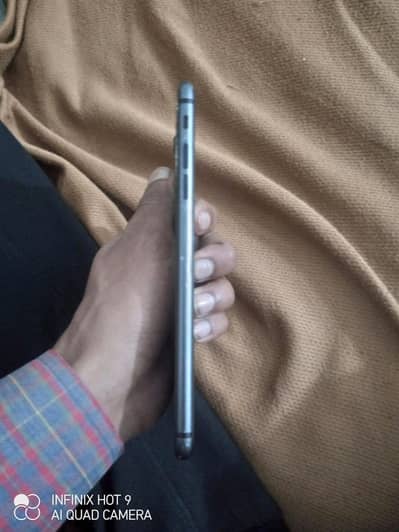 Iphone 8 plus non pta  /my whats app. /03704117343