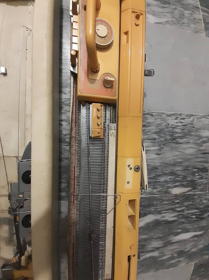 Knitting machine 4