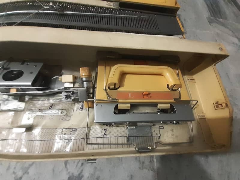 Knitting machine 6