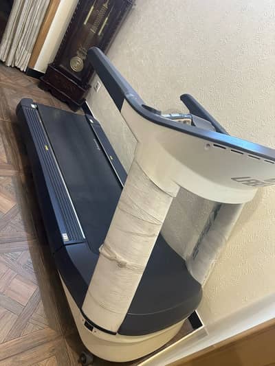 SENOH Professional Treadmill – Heavy Duty, Excellent Condition