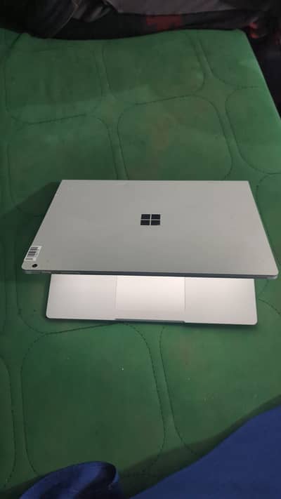 Surface Book 2 i7 8th Gen 2 GB Nvidia 4k 360 & Detachable