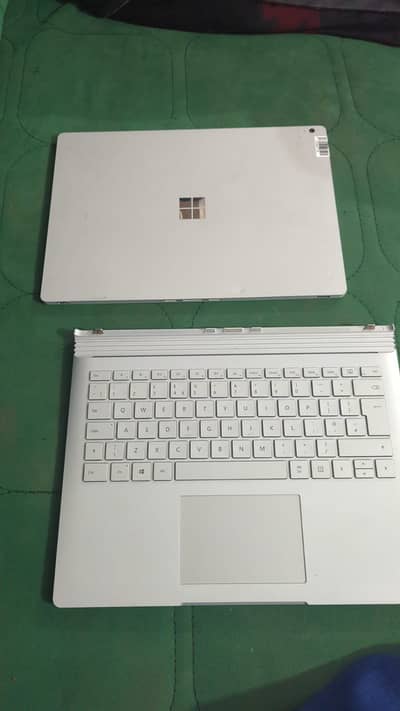 Surface Book 2 i7 8th Gen 2 GB Nvidia 4k 360 & Detachable