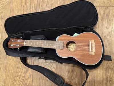 Hricane Ukelele in mint condition with bag