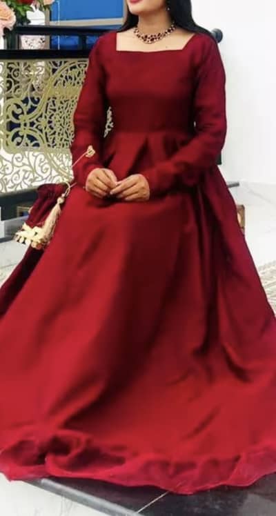 Stylish designer gown with pouch