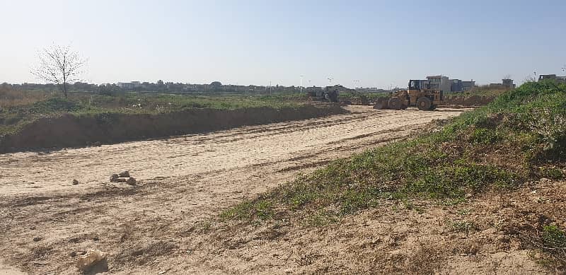 10 marla plot available 4