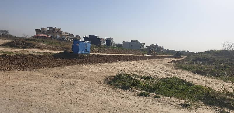 10 marla plot available 5