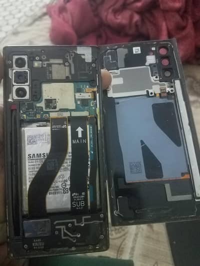 2 mobile hai   samsung note 10 all ok hai bs battry kharab hai